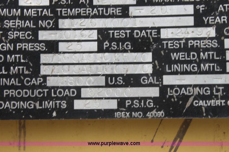 image for item E8494 1988 White WCA tank truck