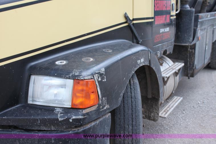 image for item E8494 1988 White WCA tank truck