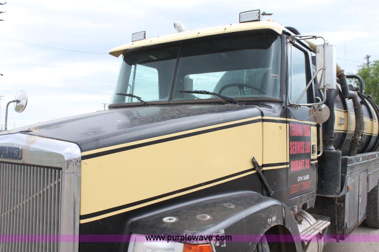 image for item E8494 1988 White WCA tank truck