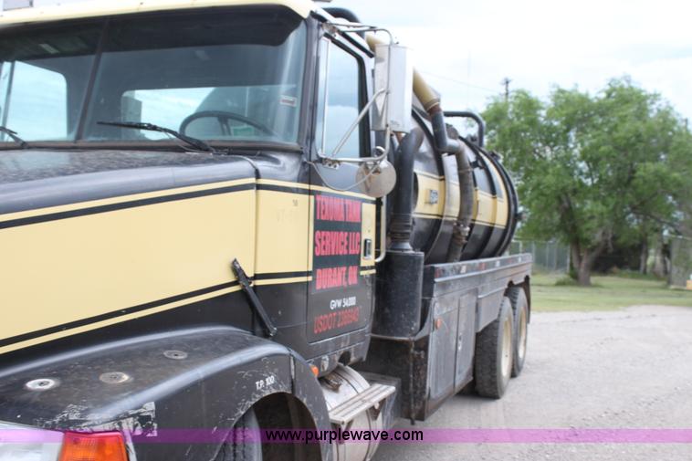 image for item E8494 1988 White WCA tank truck