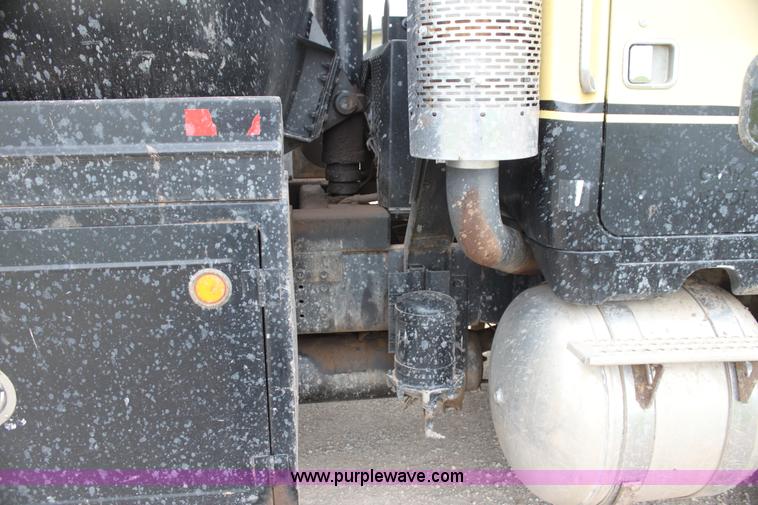 image for item E8494 1988 White WCA tank truck