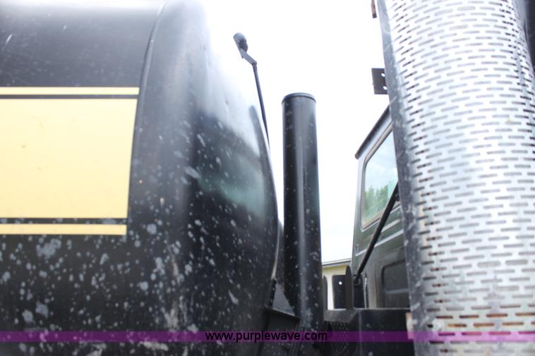 image for item E8494 1988 White WCA tank truck