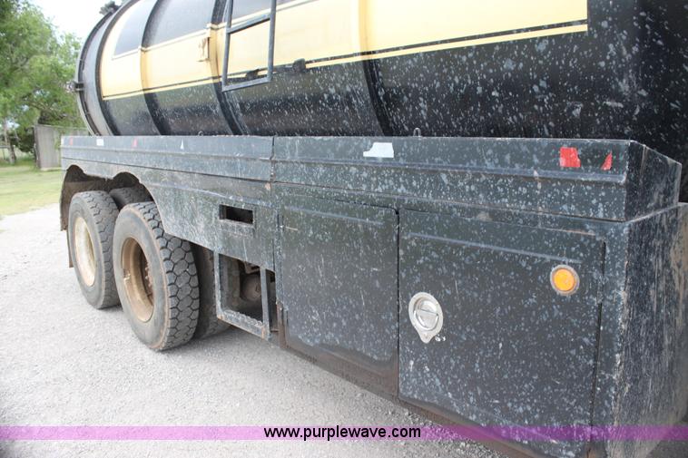 image for item E8494 1988 White WCA tank truck