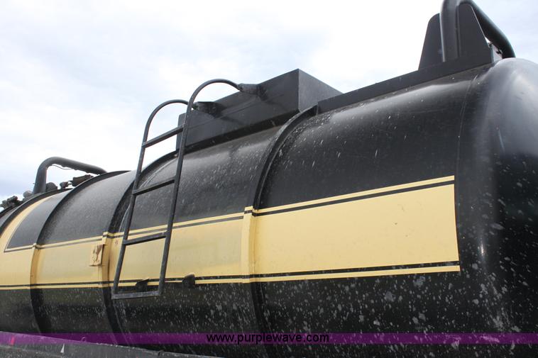 image for item E8494 1988 White WCA tank truck