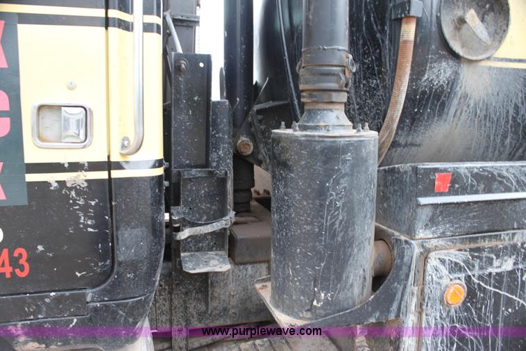 image for item E8494 1988 White WCA tank truck