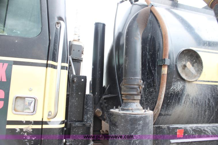 image for item E8494 1988 White WCA tank truck