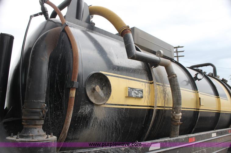 image for item E8494 1988 White WCA tank truck