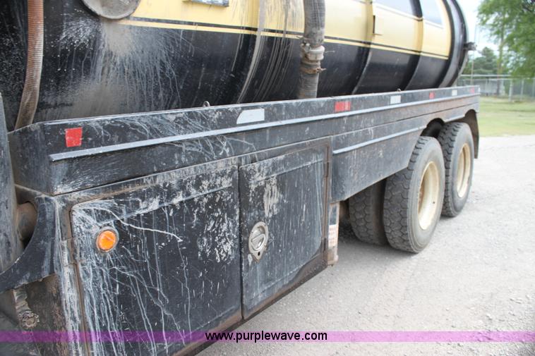 image for item E8494 1988 White WCA tank truck