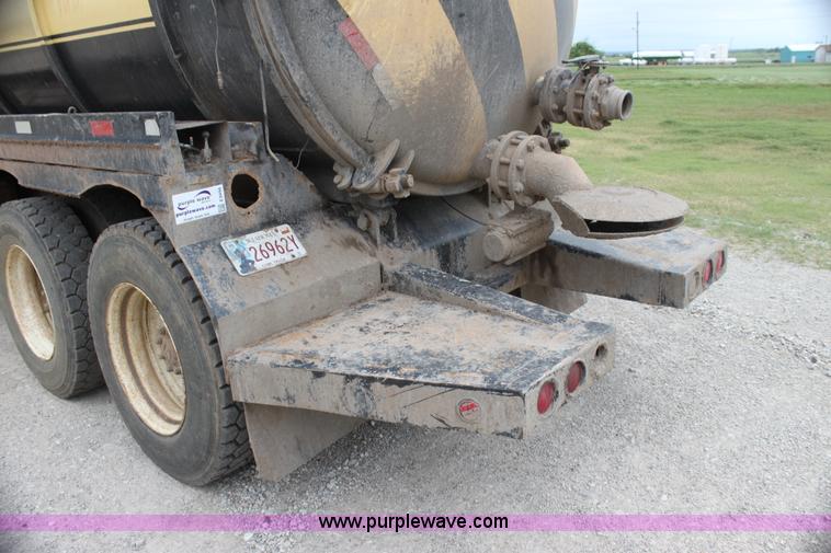 image for item E8494 1988 White WCA tank truck