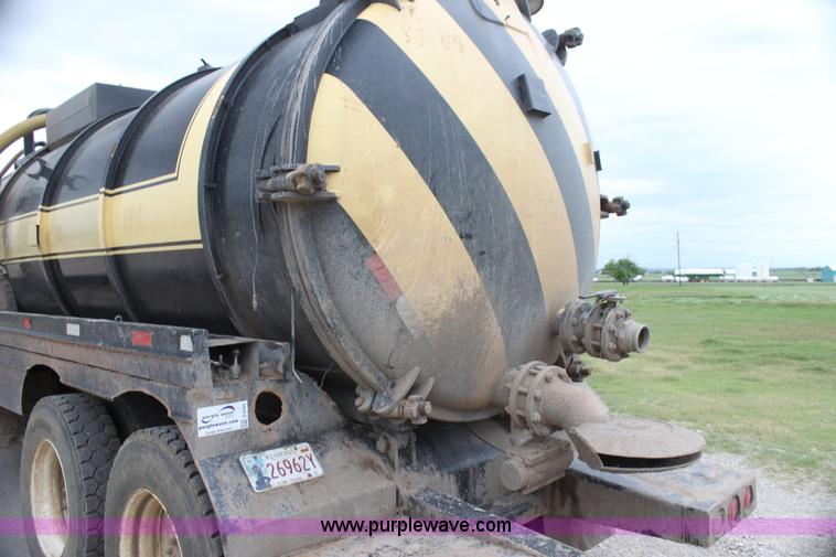 image for item E8494 1988 White WCA tank truck