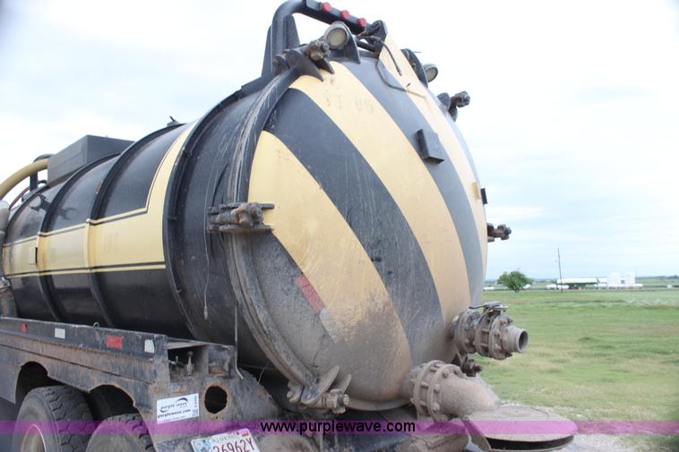 image for item E8494 1988 White WCA tank truck