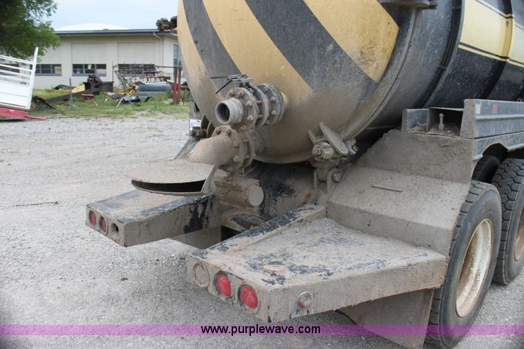 image for item E8494 1988 White WCA tank truck