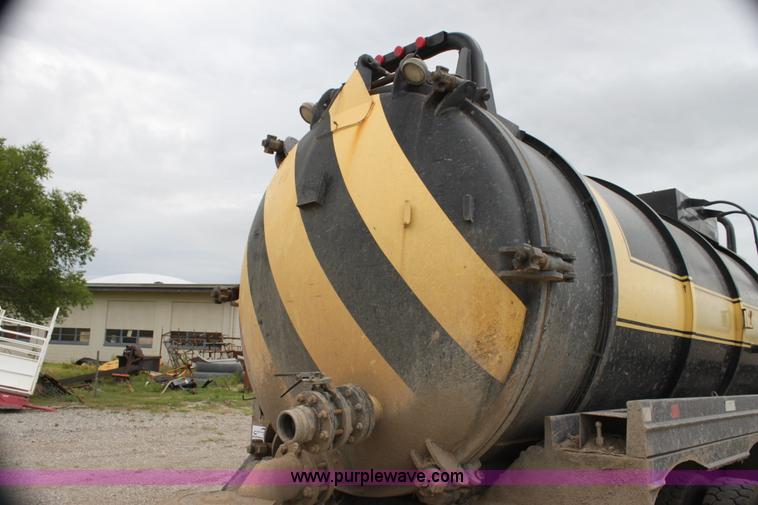 image for item E8494 1988 White WCA tank truck