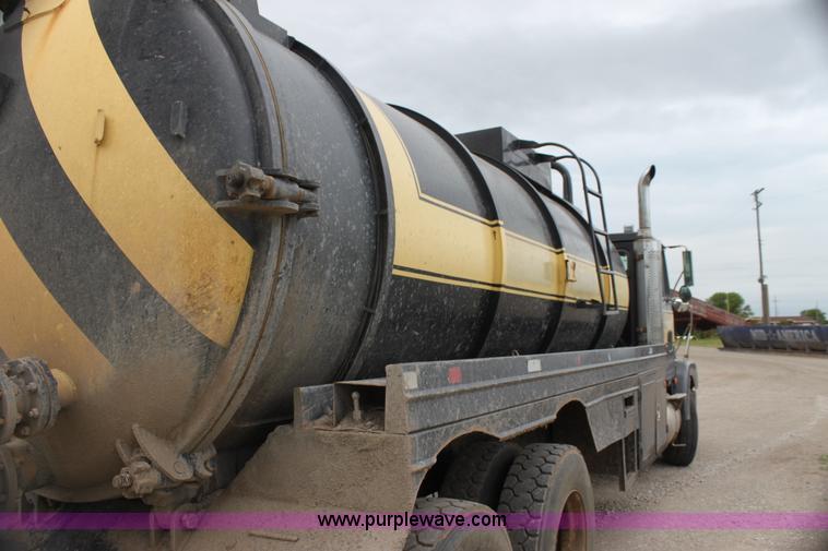 image for item E8494 1988 White WCA tank truck