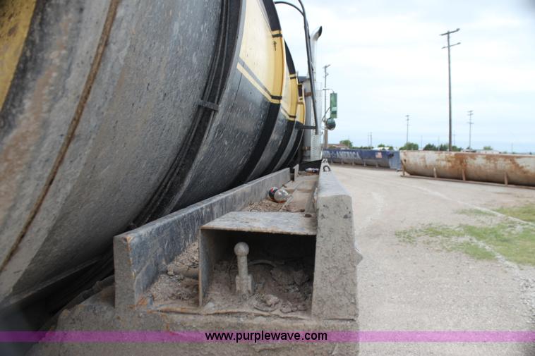 image for item E8494 1988 White WCA tank truck