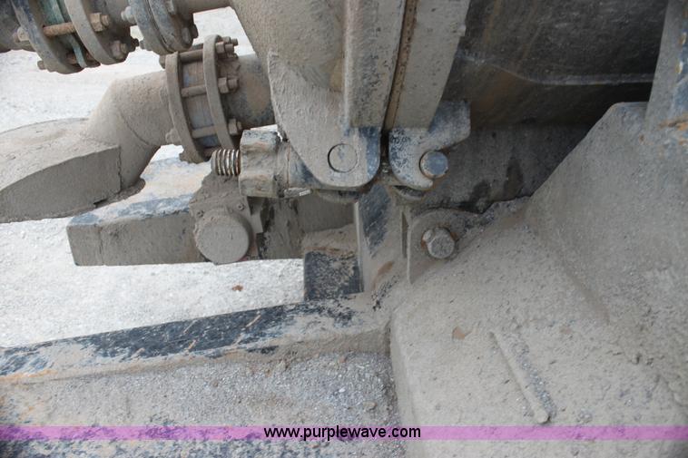 image for item E8494 1988 White WCA tank truck