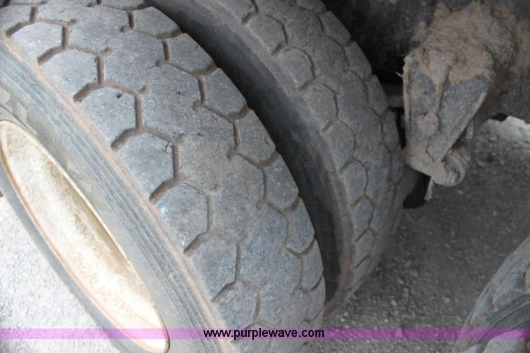 image for item E8494 1988 White WCA tank truck