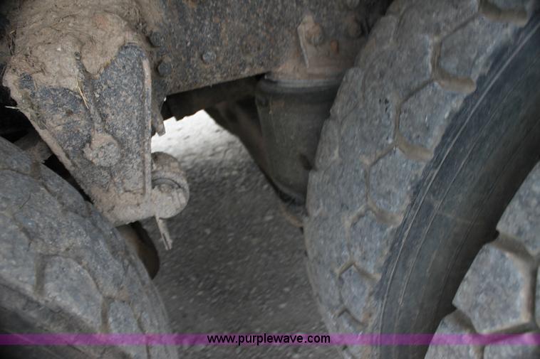 image for item E8494 1988 White WCA tank truck