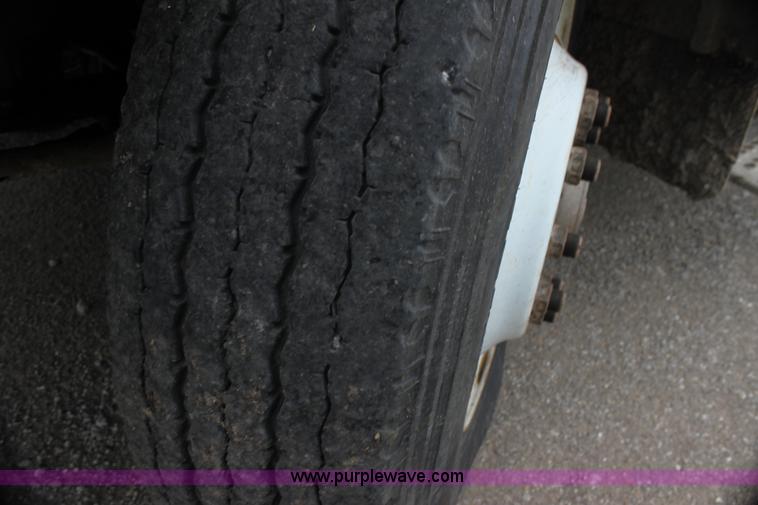 image for item E8494 1988 White WCA tank truck