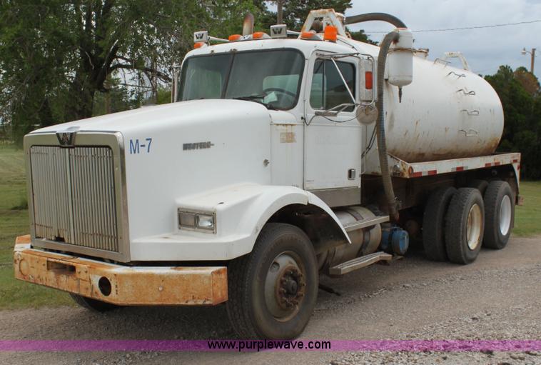 image for item E8495 1995 Western Star 490 tank truck