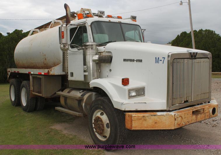 image for item E8495 1995 Western Star 490 tank truck
