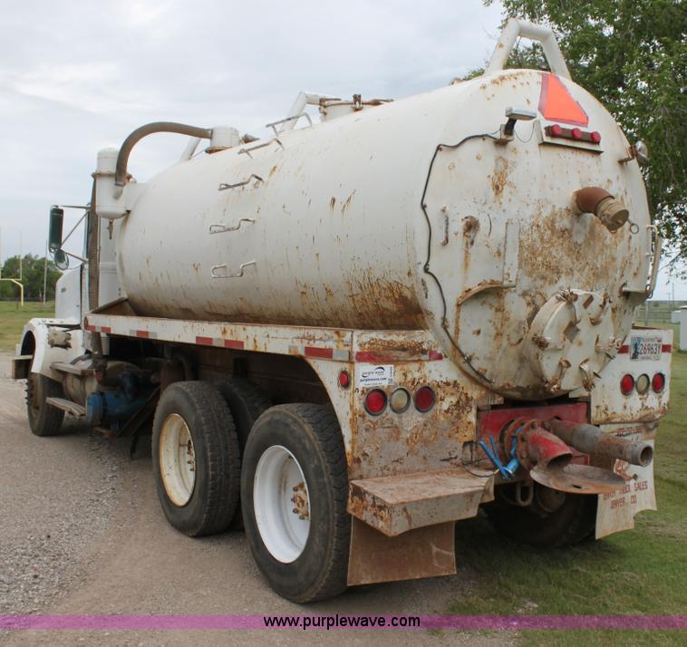 image for item E8495 1995 Western Star 490 tank truck