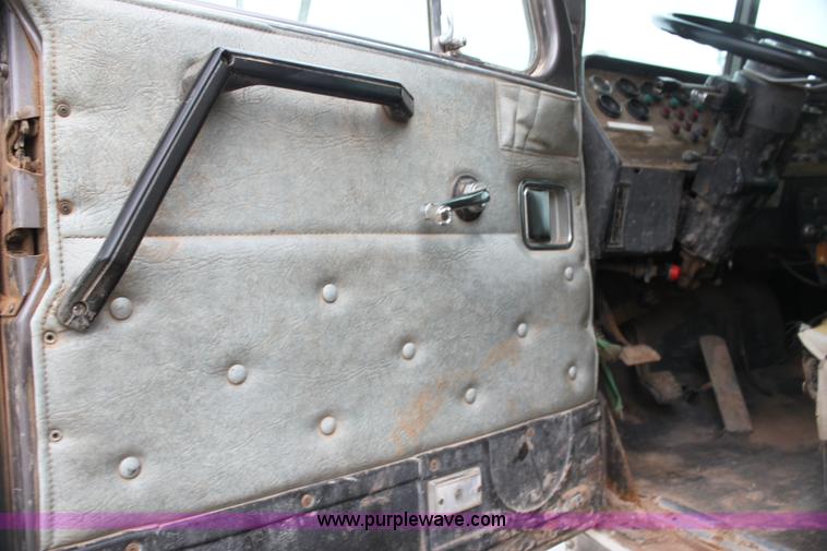 image for item E8495 1995 Western Star 490 tank truck