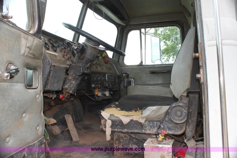 image for item E8495 1995 Western Star 490 tank truck