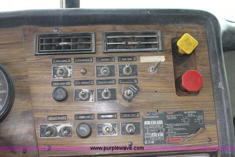 image for item E8495 1995 Western Star 490 tank truck