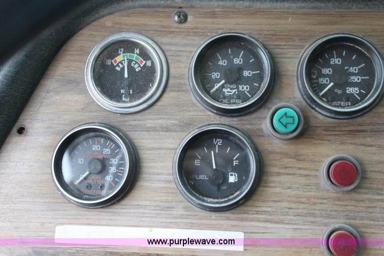 image for item E8495 1995 Western Star 490 tank truck