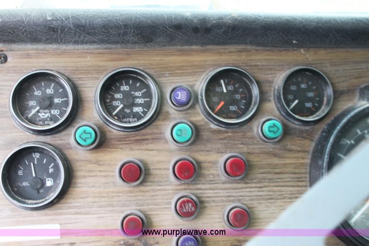 image for item E8495 1995 Western Star 490 tank truck