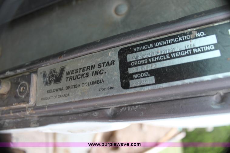 image for item E8495 1995 Western Star 490 tank truck
