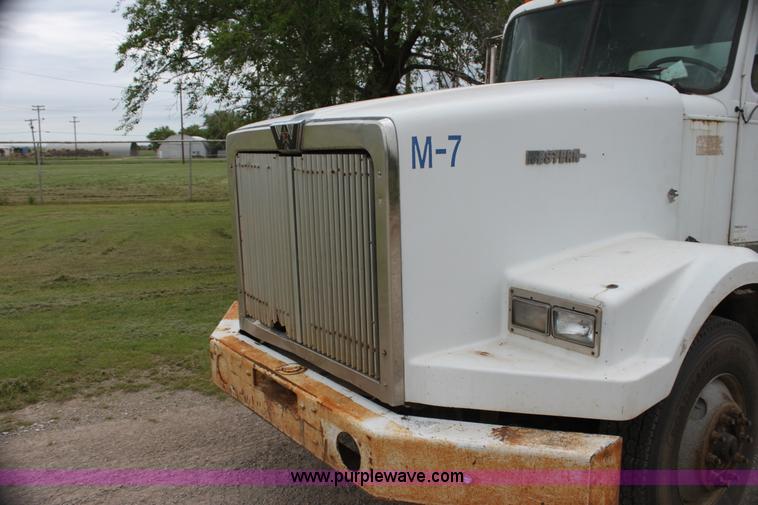 image for item E8495 1995 Western Star 490 tank truck