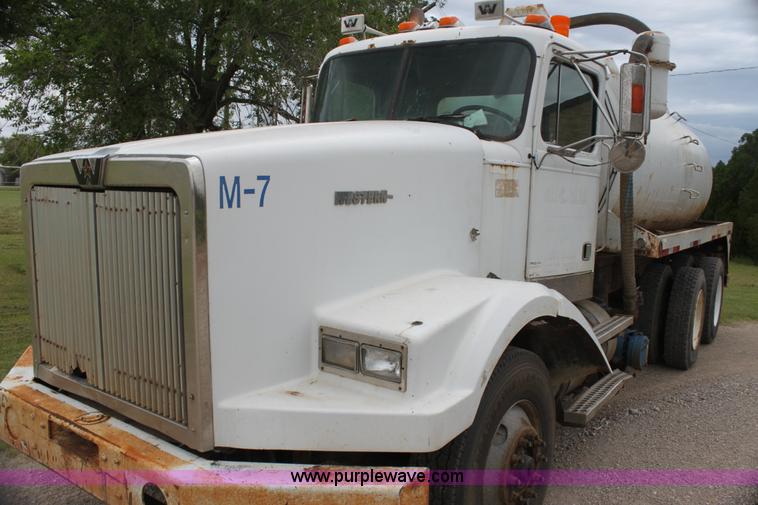 image for item E8495 1995 Western Star 490 tank truck