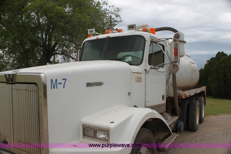 image for item E8495 1995 Western Star 490 tank truck