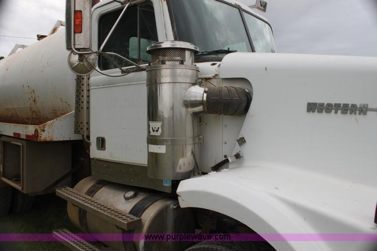 image for item E8495 1995 Western Star 490 tank truck