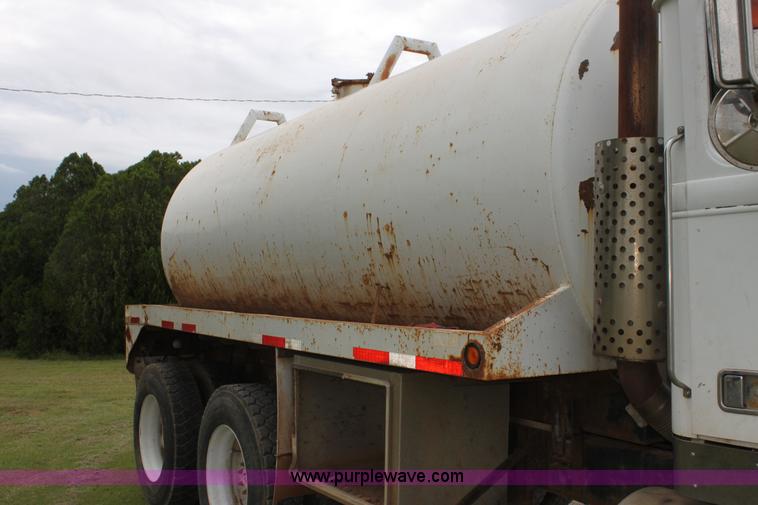 image for item E8495 1995 Western Star 490 tank truck
