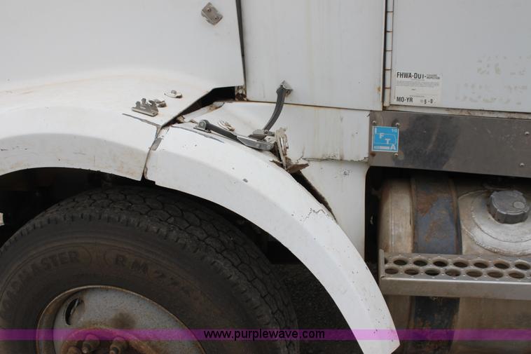 image for item E8495 1995 Western Star 490 tank truck