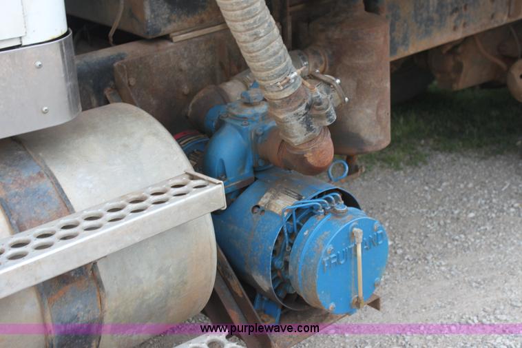 image for item E8495 1995 Western Star 490 tank truck