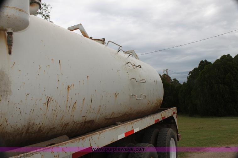 image for item E8495 1995 Western Star 490 tank truck
