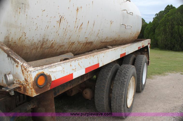image for item E8495 1995 Western Star 490 tank truck