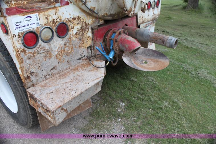 image for item E8495 1995 Western Star 490 tank truck