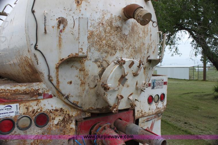 image for item E8495 1995 Western Star 490 tank truck