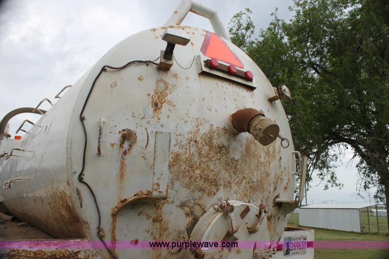 image for item E8495 1995 Western Star 490 tank truck