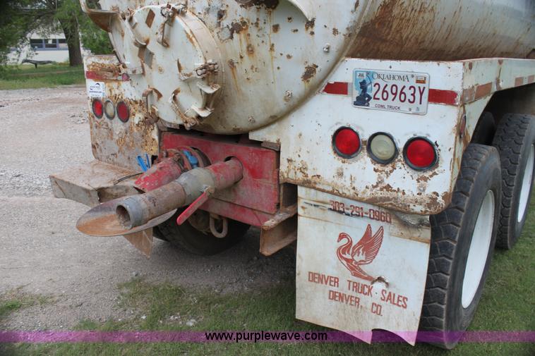 image for item E8495 1995 Western Star 490 tank truck