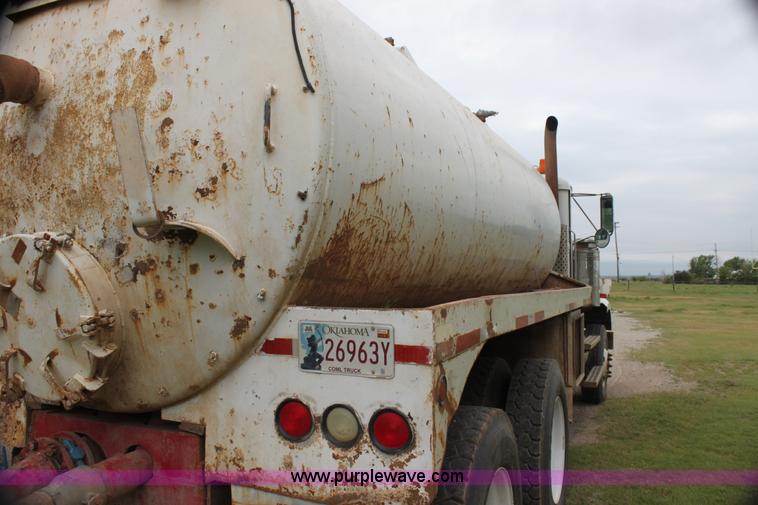 image for item E8495 1995 Western Star 490 tank truck