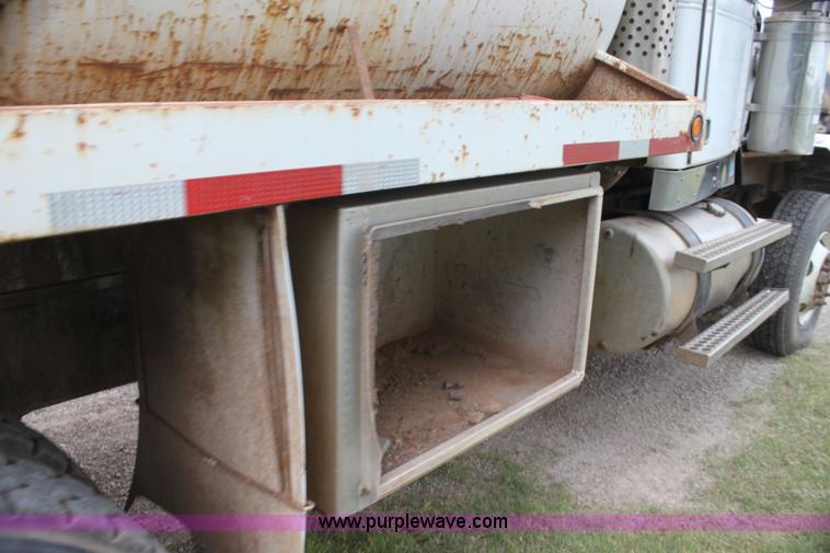 image for item E8495 1995 Western Star 490 tank truck