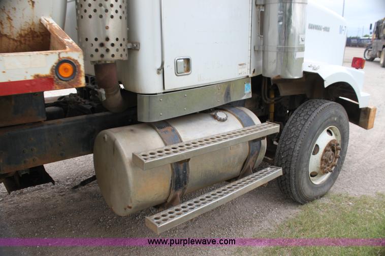image for item E8495 1995 Western Star 490 tank truck