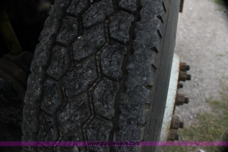 image for item E8495 1995 Western Star 490 tank truck