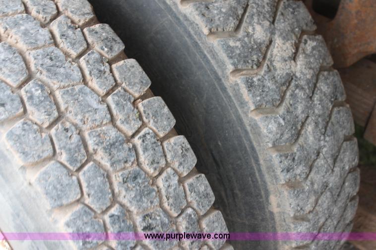 image for item E8495 1995 Western Star 490 tank truck